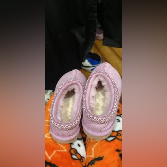 Light pink uggs - Picture 2 of 5